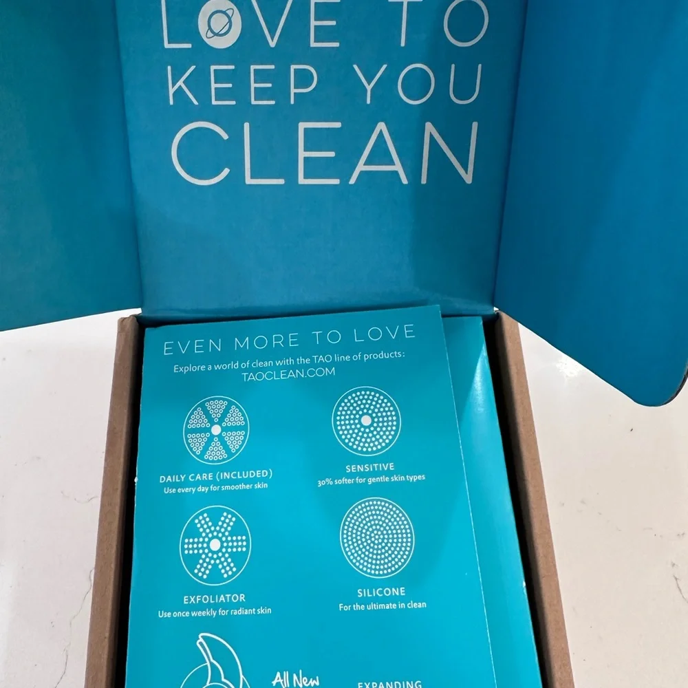 Ona diamond facial brush with us sanitizer - Picture 2 of 3